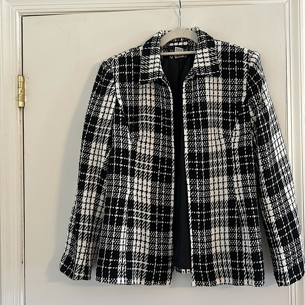 Sag Harbor mid length black/white woven zip up jacket size 10